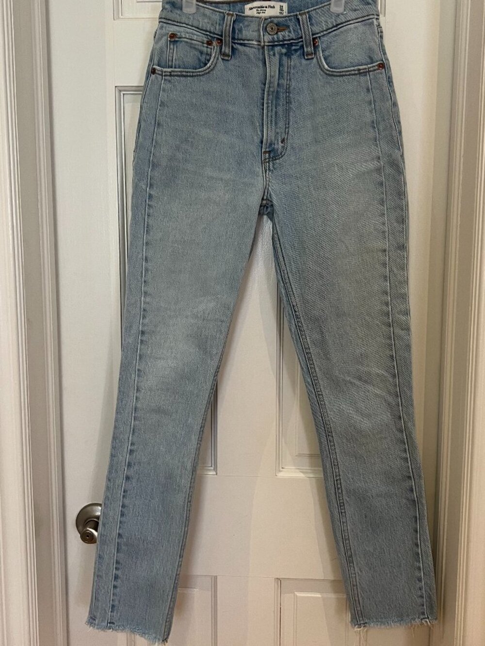 Abercrombie Skinny High Rise Jean in Light Blue Wash in Size 24 00R